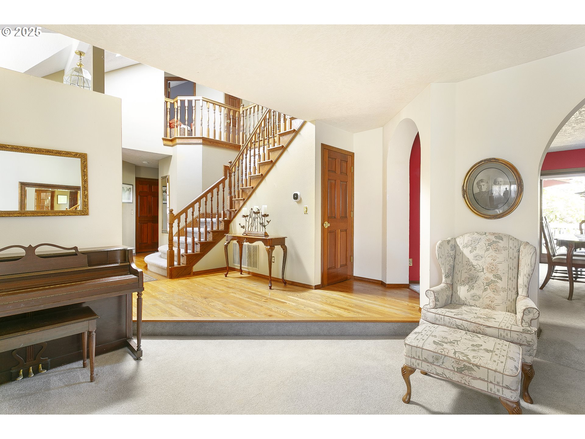 5400 Southeast Chase Road Gresham, OR 97080 - Photo 8 of 47 a living room with furniture