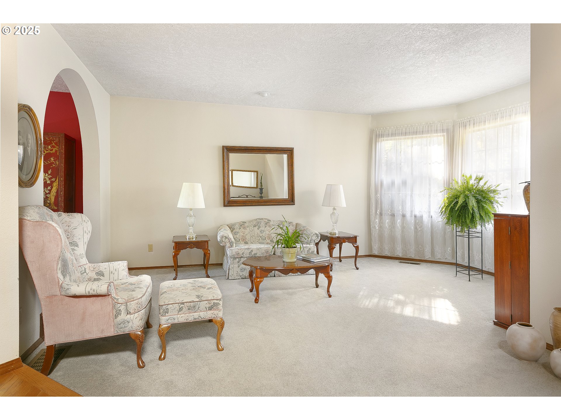5400 Southeast Chase Road Gresham, OR 97080 - Photo 9 of 47 a living room with furniture and a potted plant