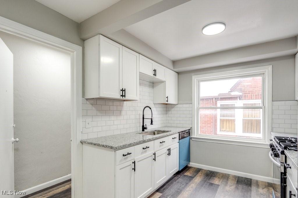 13526 Cedar Road Cleveland, OH 44118 - Photo 28 of 47 UP Unit Kitchen