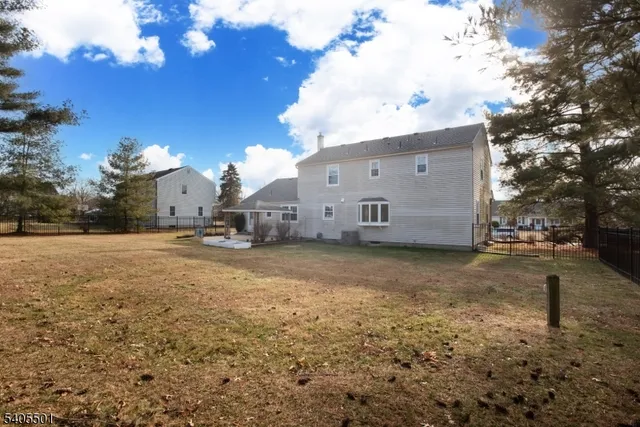 a view of a house with backyard