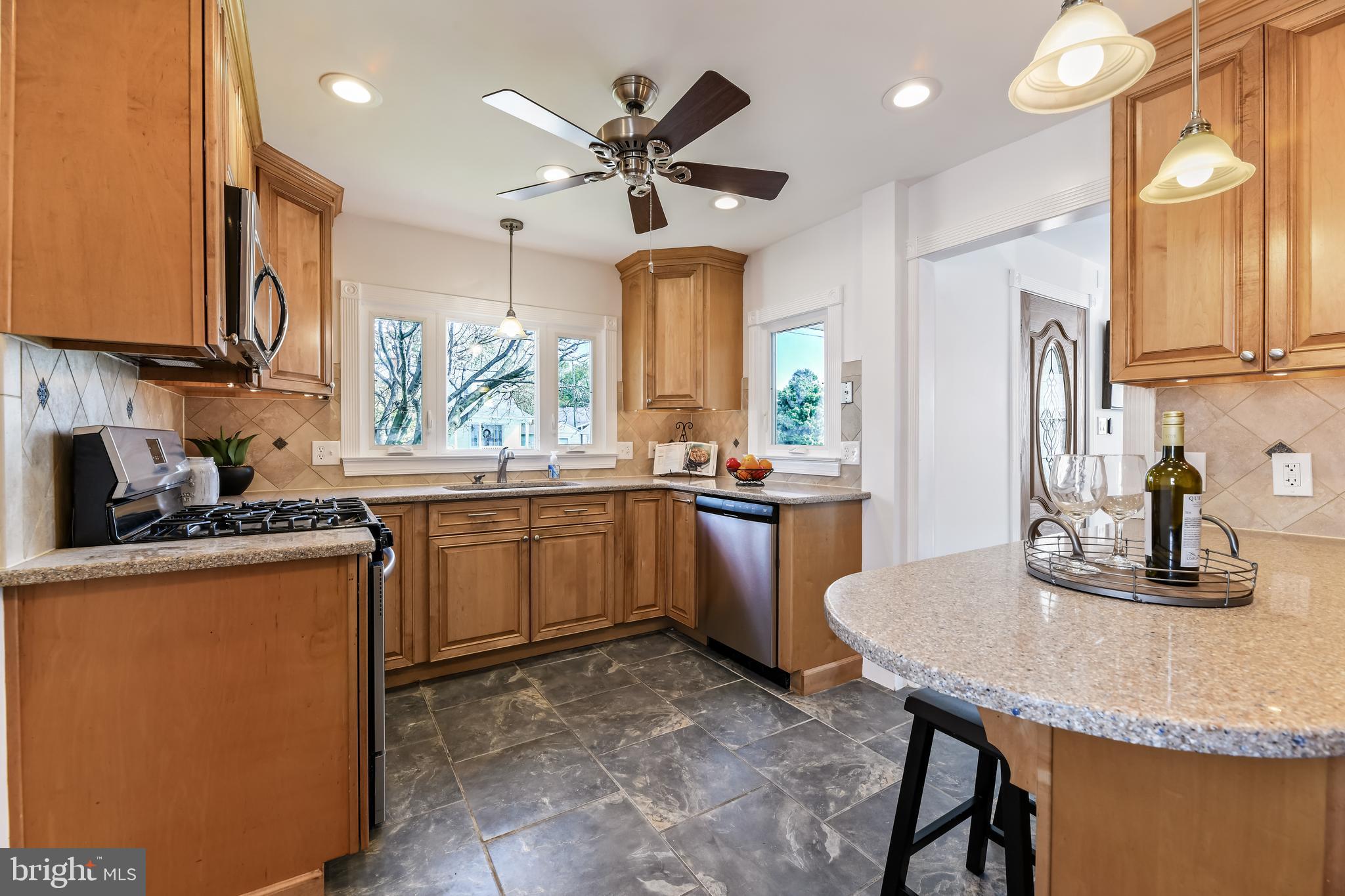 8229 Peach Orchard Road Baltimore, MD 21222 - Photo 6 of 43 Natural Light!!