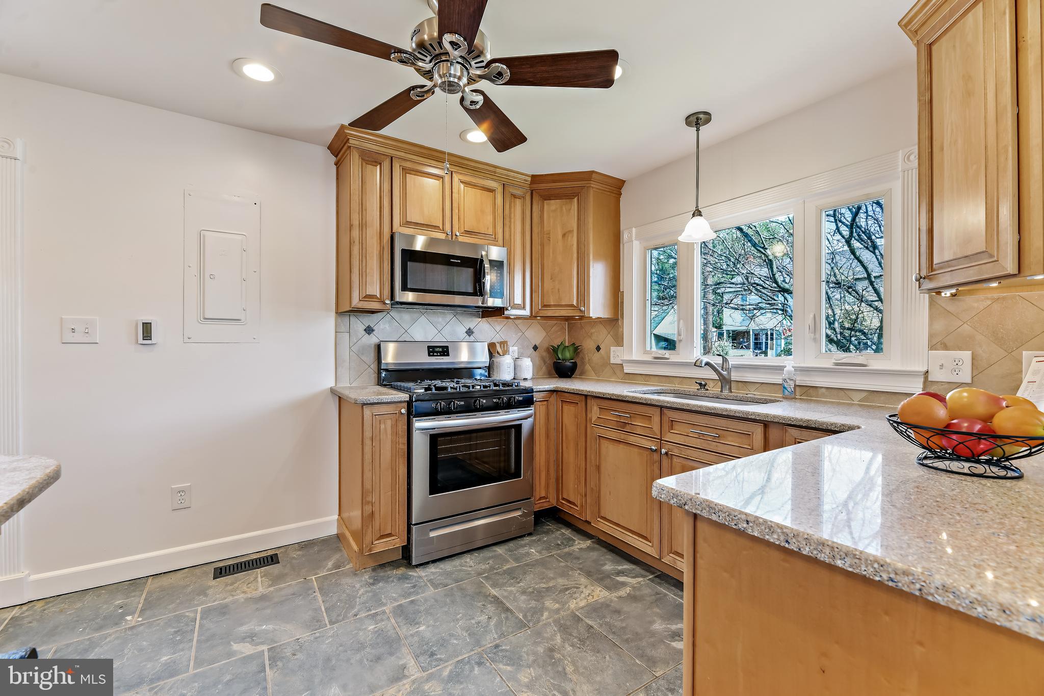 8229 Peach Orchard Road Baltimore, MD 21222 - Photo 8 of 43 Heated Title Floors!!