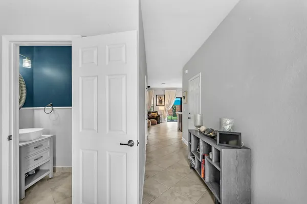 $2,700 | Undisclosed Address, Lake Worth, FL 33463
