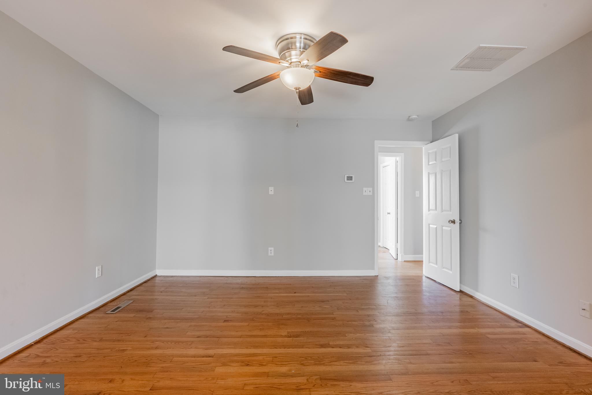 28405 Thompson Corner Road Mechanicsville, MD 20659 - Photo 16 of 29 Primary bedroom sitting area