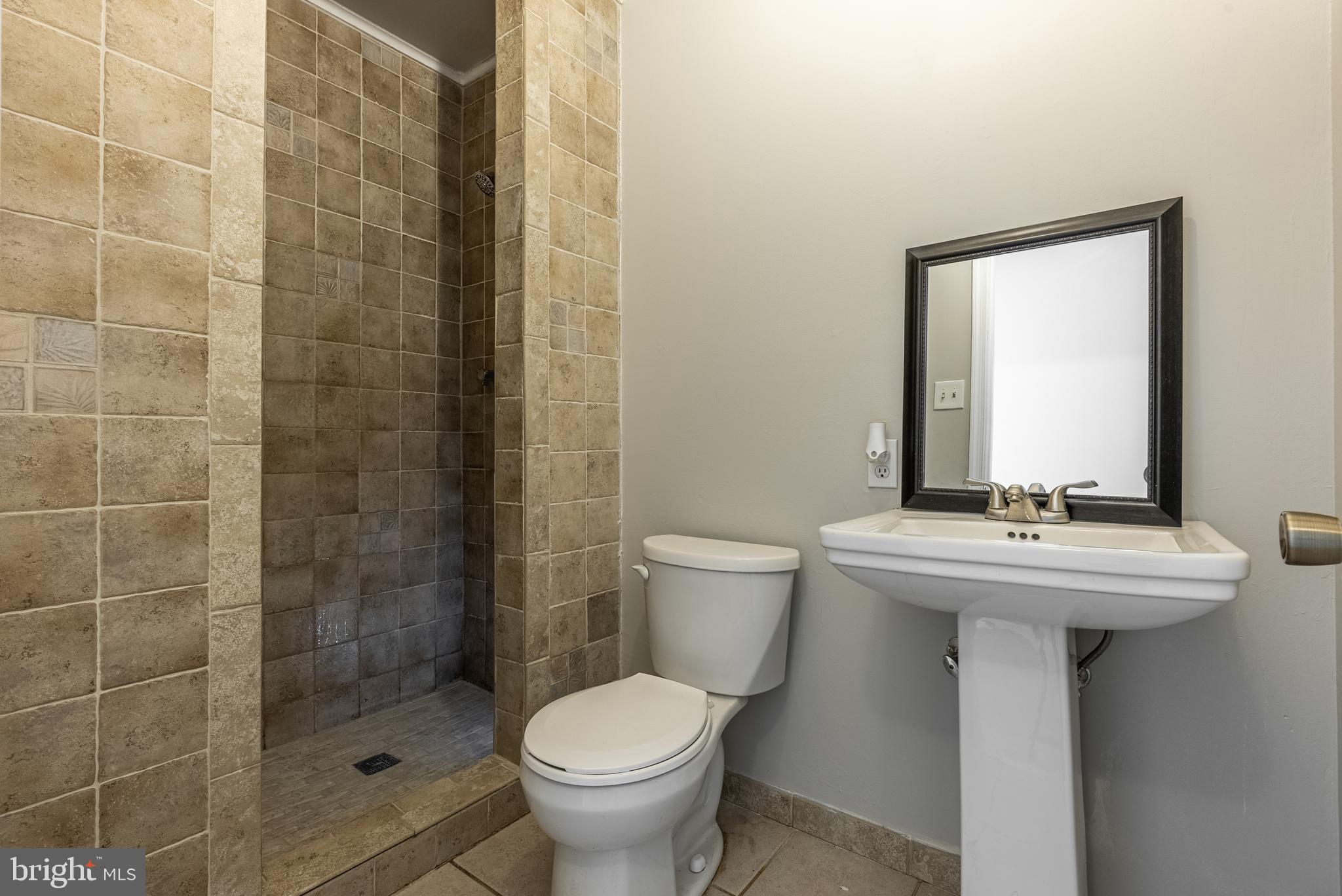 28405 Thompson Corner Road Mechanicsville, MD 20659 - Photo 19 of 29 Hallway bathroom