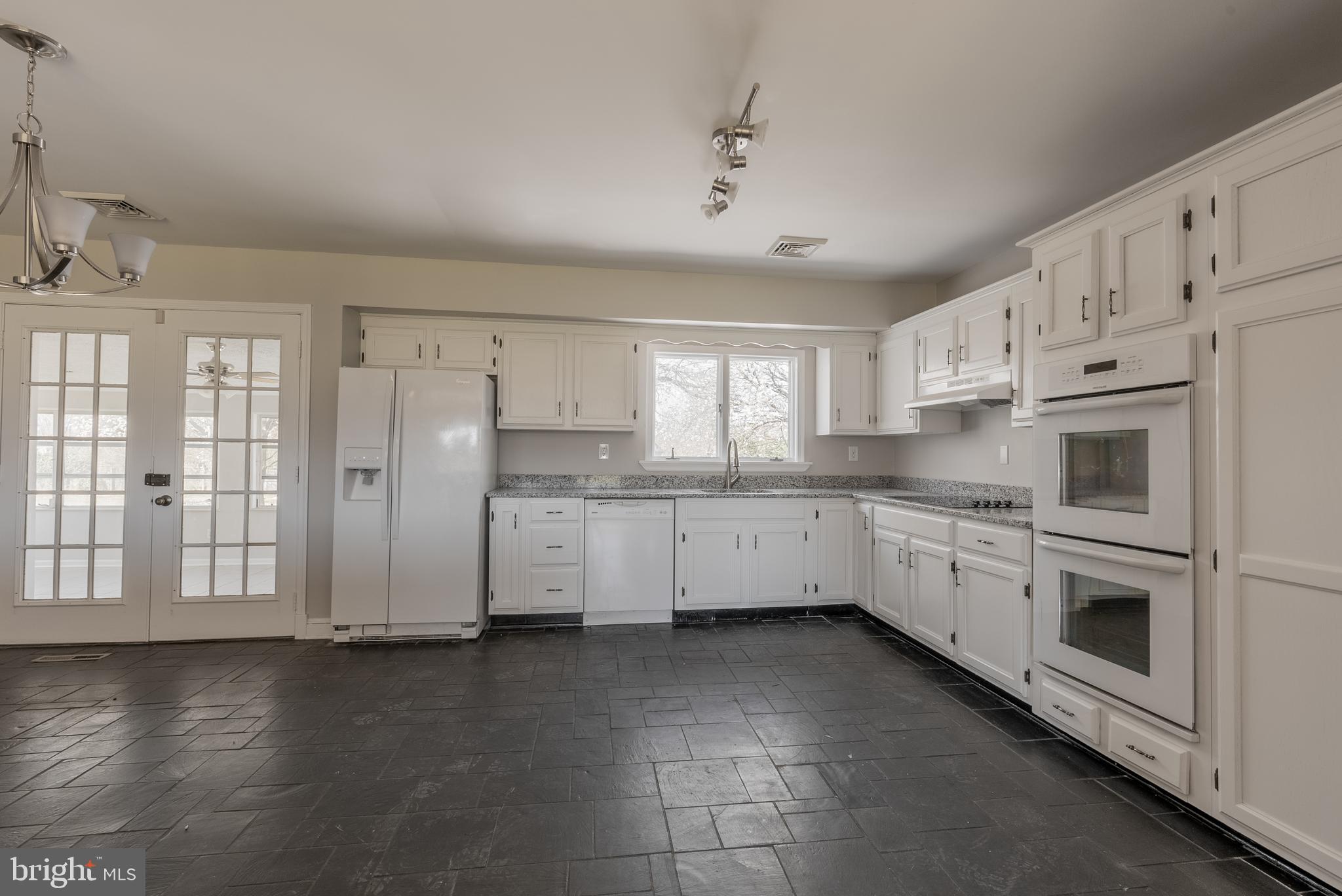 28405 Thompson Corner Road Mechanicsville, MD 20659 - Photo 6 of 29 Large kitchen with tile