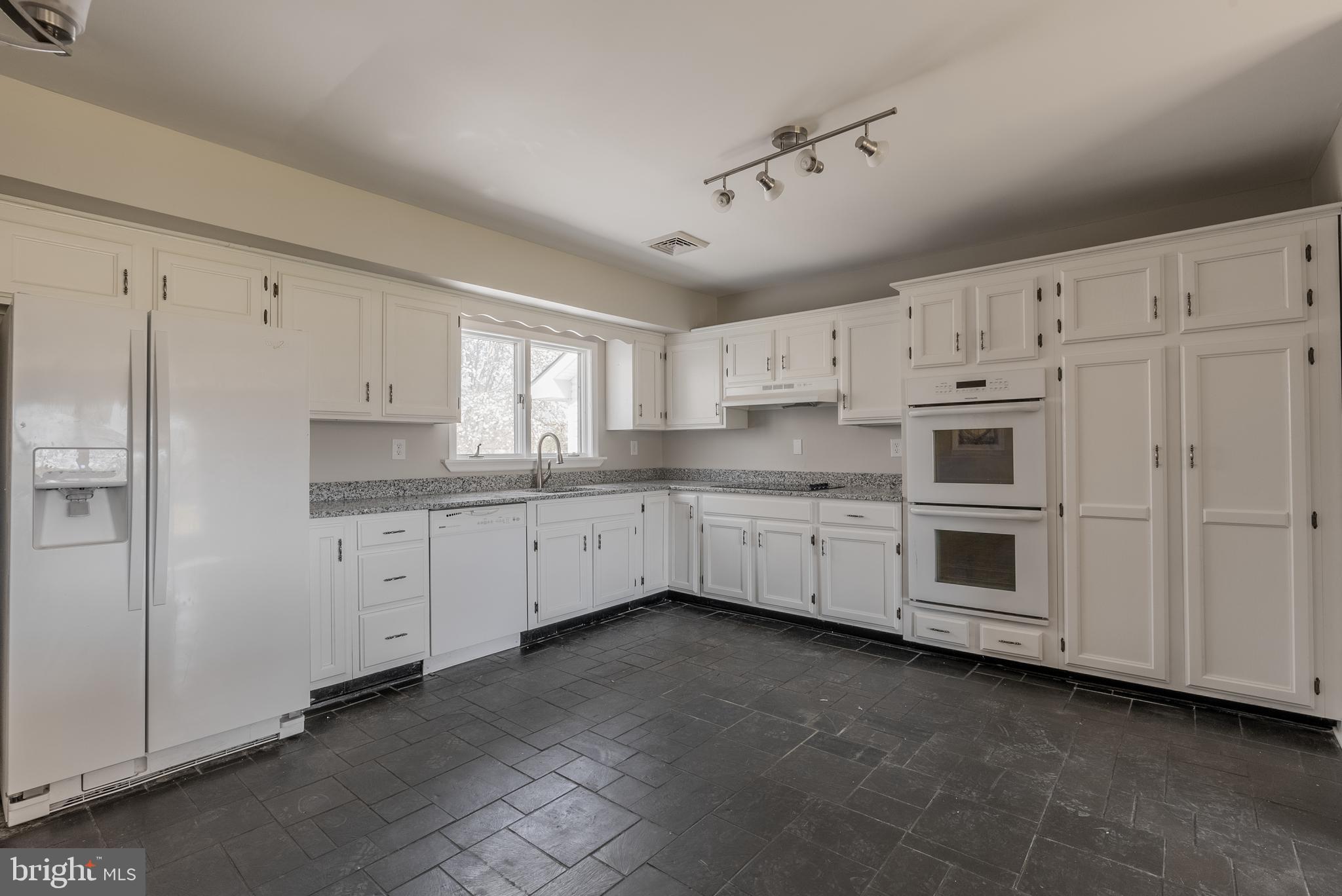 28405 Thompson Corner Road Mechanicsville, MD 20659 - Photo 7 of 29 Another view of the kitchen