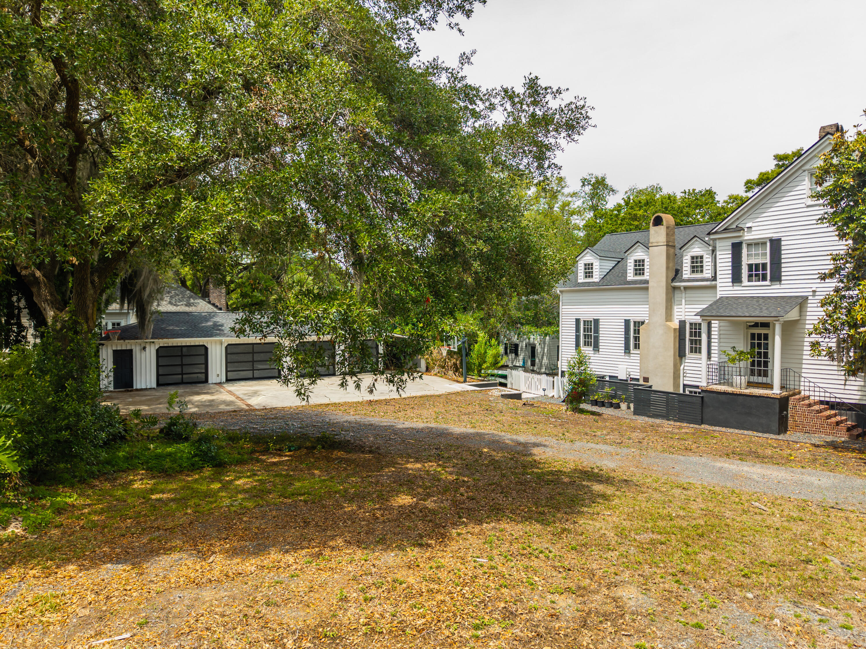122 Mary Street Mount Pleasant, SC 29464 - Photo 6 of 14 122MarySt-KeenEyeMarketing-023_PS