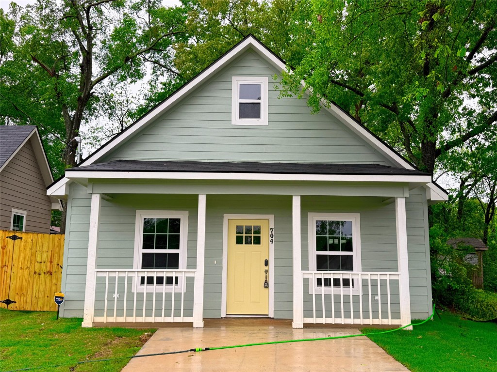 704 Walnut Street Longview, TX 75601 - Photo 1 of 14