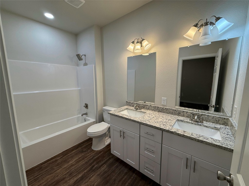 704 Walnut Street Longview, TX 75601 - Photo 11 of 14