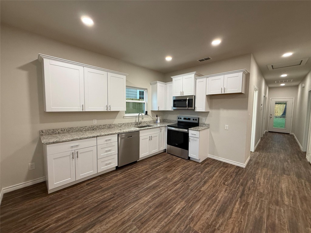 704 Walnut Street Longview, TX 75601 - Photo 2 of 14