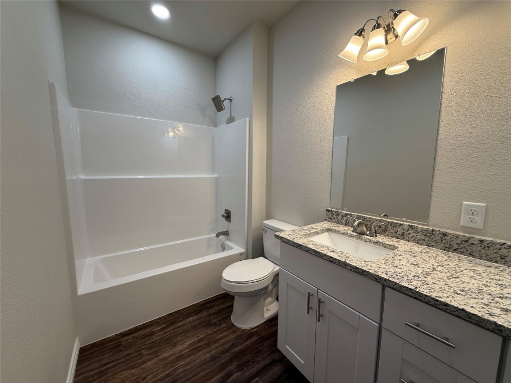 704 Walnut Street Longview, TX 75601 - Photo 10 of 14