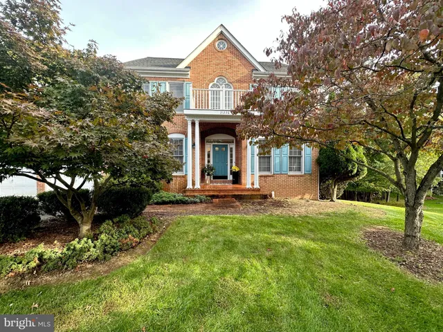 a house view with a outdoor space