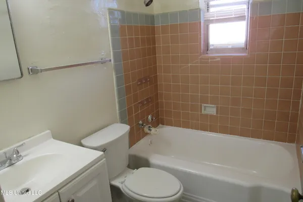 $905 | 1043 Carlisle Street, Unit B5, Jackson, MS 39202