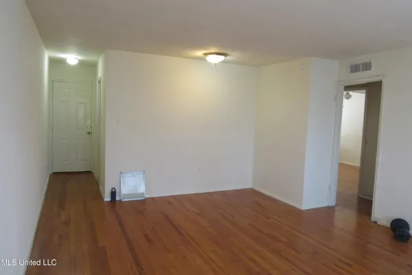 $905 | 1043 Carlisle Street, Unit B5, Jackson, MS 39202