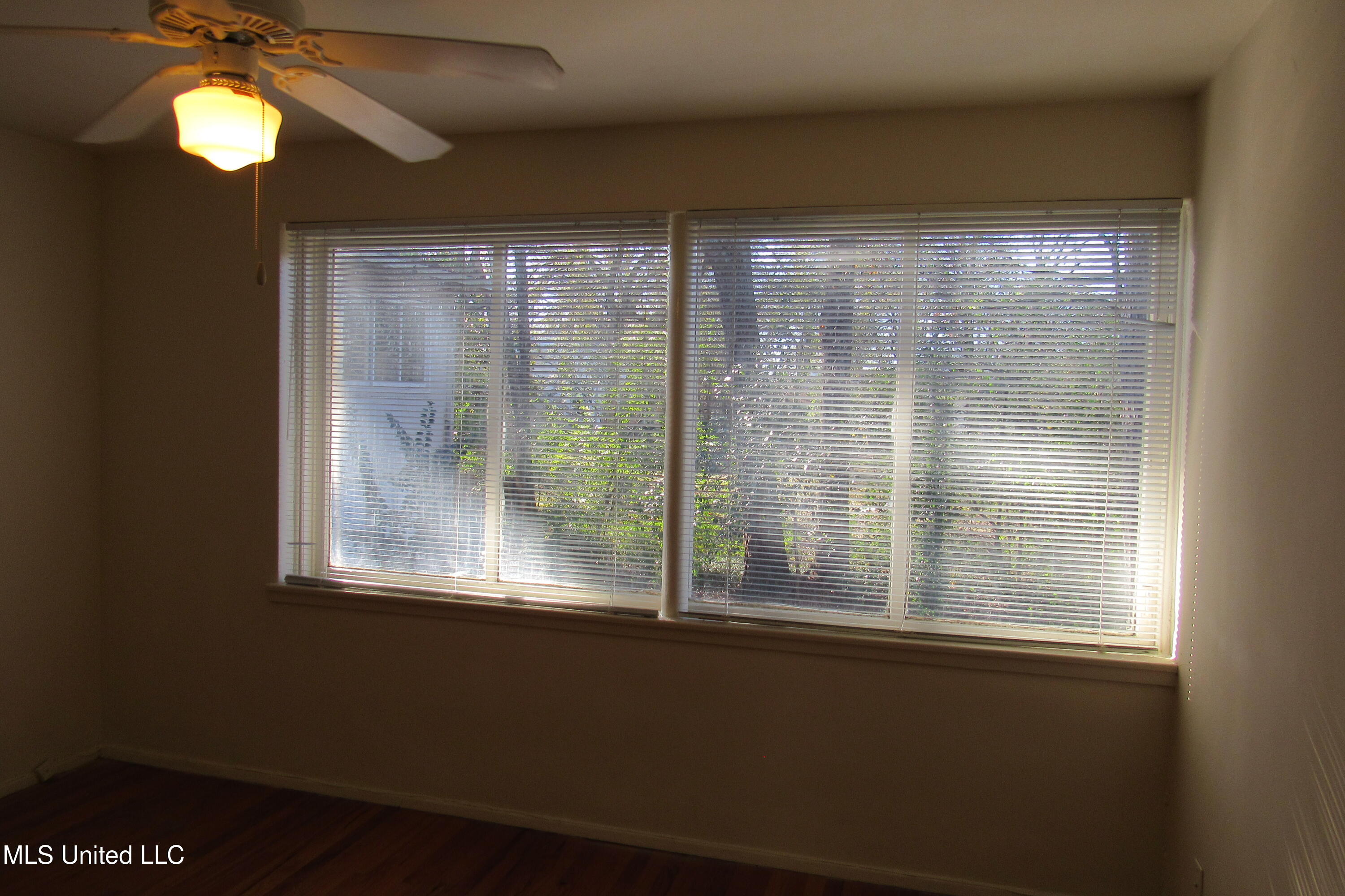 1043 Carlisle Street, Unit B5 Jackson, MS 39202 - Photo 4 of 13 A26E9AED-9395-4757-9D53-C44392C3297E