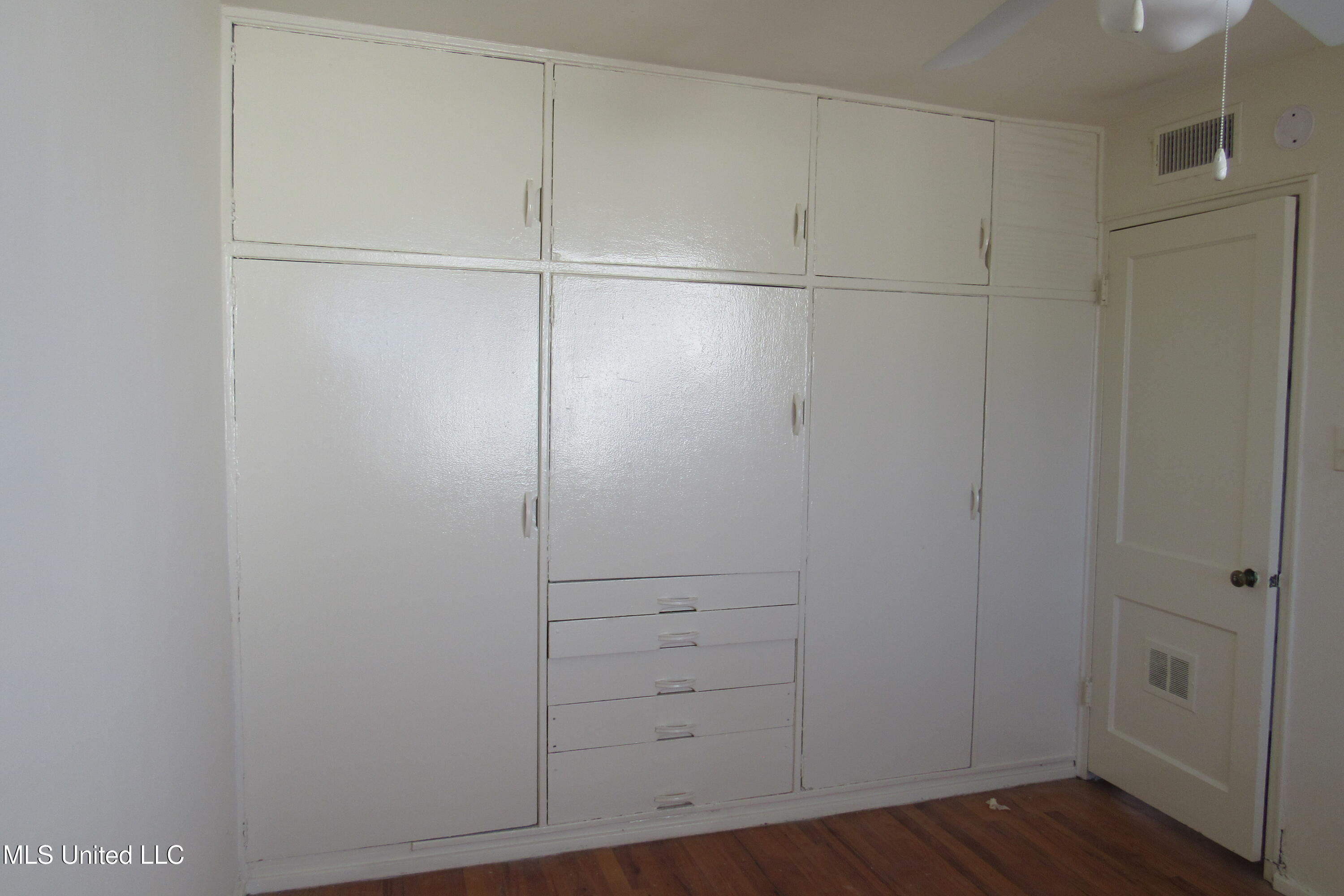 1043 Carlisle Street, Unit B5 Jackson, MS 39202 - Photo 7 of 13 7CC85DBE-2299-4808-A595-8E53058A4E49