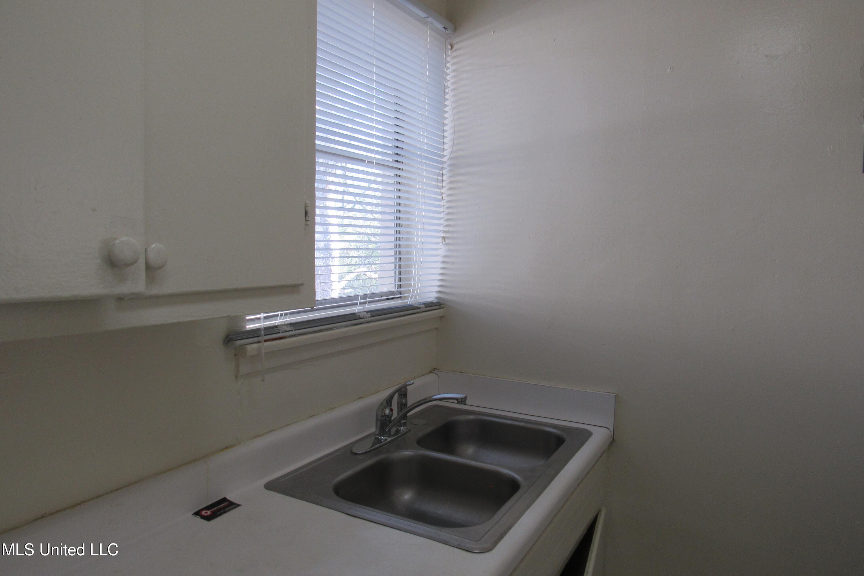 1043 Carlisle Street, Unit B5 Jackson, MS 39202 - Photo 9 of 13 BC0C3EDF-DCC4-4010-92D6-2FC5962A3B56