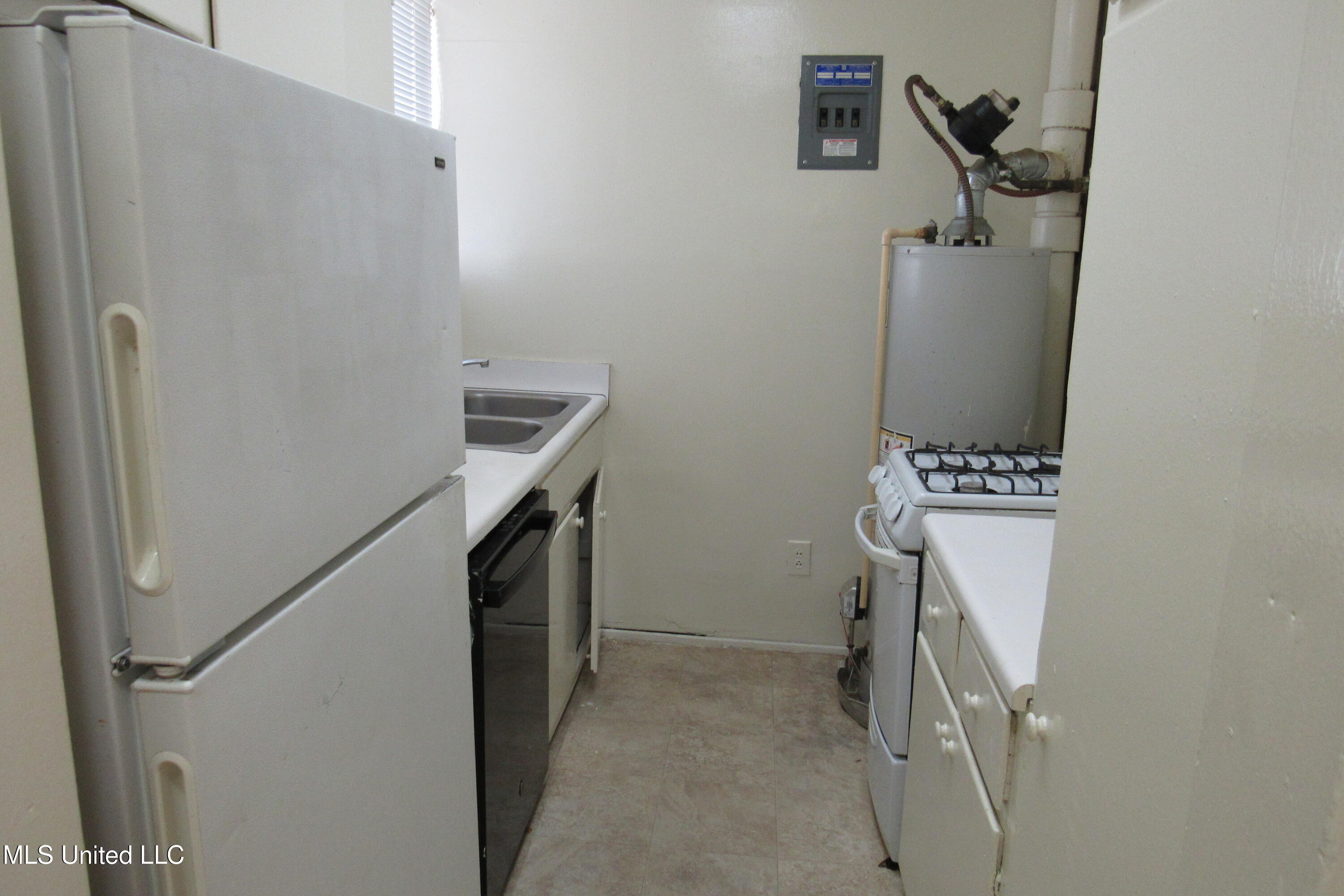 1043 Carlisle Street, Unit B5 Jackson, MS 39202 - Photo 10 of 13 A9ACB18F-A92D-4ADA-9CDD-FDE612F2711B