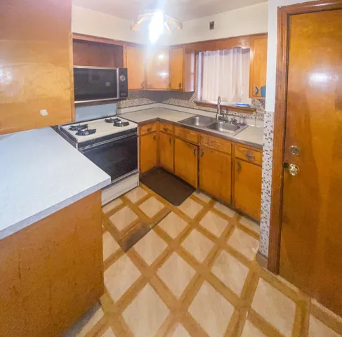 $185,000 | 12632 South Emerald Avenue, Chicago, IL 60628