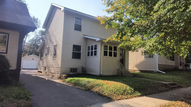 $259,900 | 926 Wilson Avenue, St. Paul, MN 55106