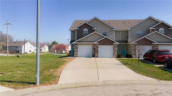 $229,900 | 815 Raven Court, Belton, MO 64012