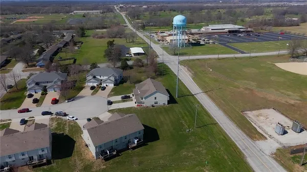 $229,900 | 815 Raven Court, Belton, MO 64012