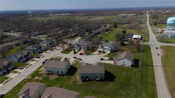 $229,900 | 815 Raven Court, Belton, MO 64012
