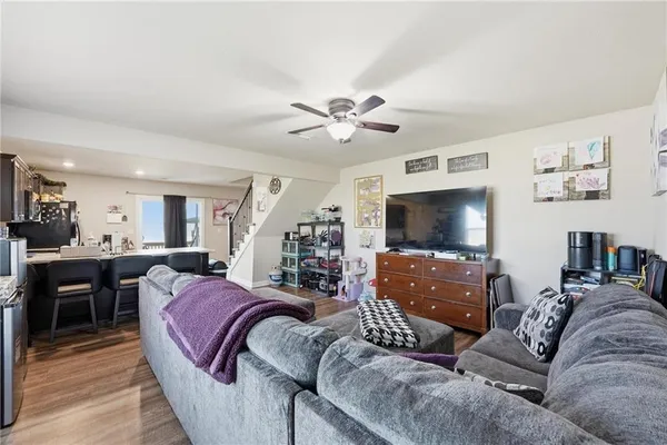 $229,900 | 815 Raven Court, Belton, MO 64012