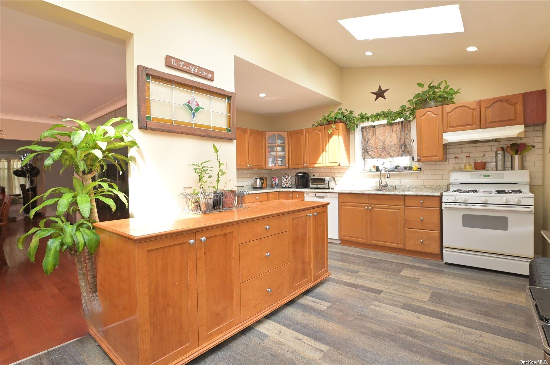 89-77 211th Street Queens, NY 11427 - Photo 9 of 31