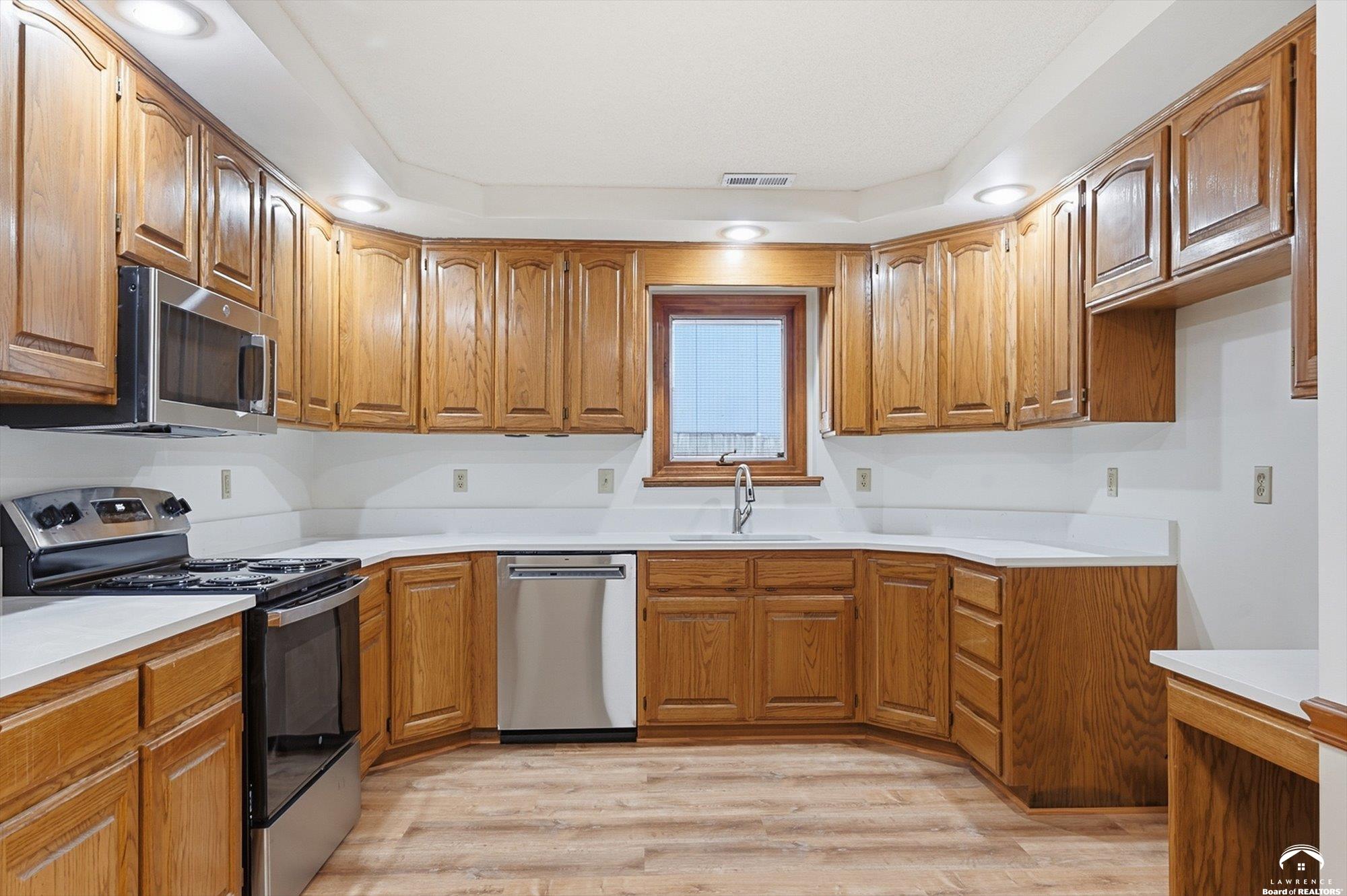 2018 Crossgate Drive Lawrence, KS 66047 - Photo 18 of 33