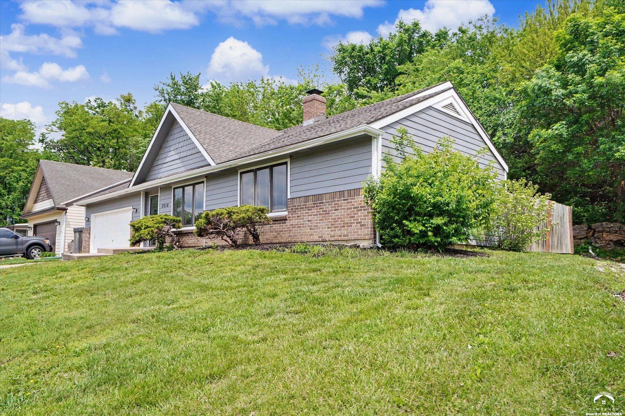 2018 Crossgate Drive Lawrence, KS 66047 - Photo 3 of 33