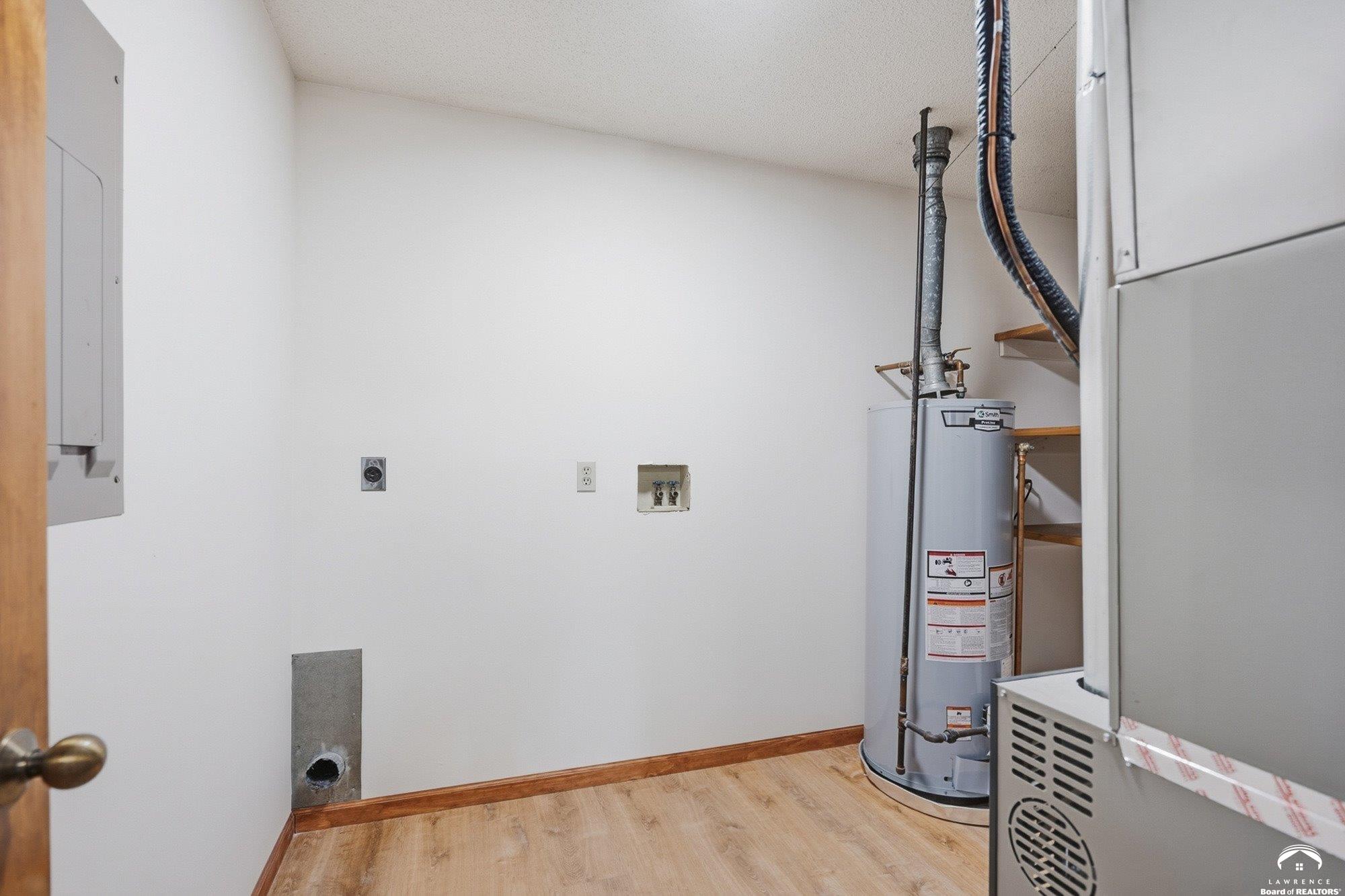 2018 Crossgate Drive Lawrence, KS 66047 - Photo 31 of 33