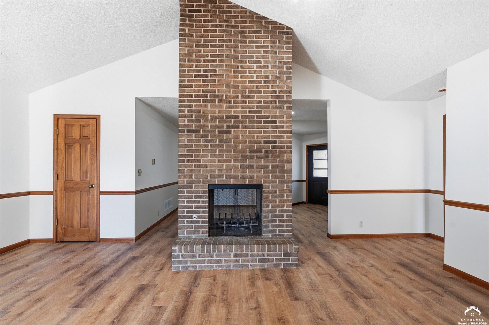 2018 Crossgate Drive Lawrence, KS 66047 - Photo 8 of 33