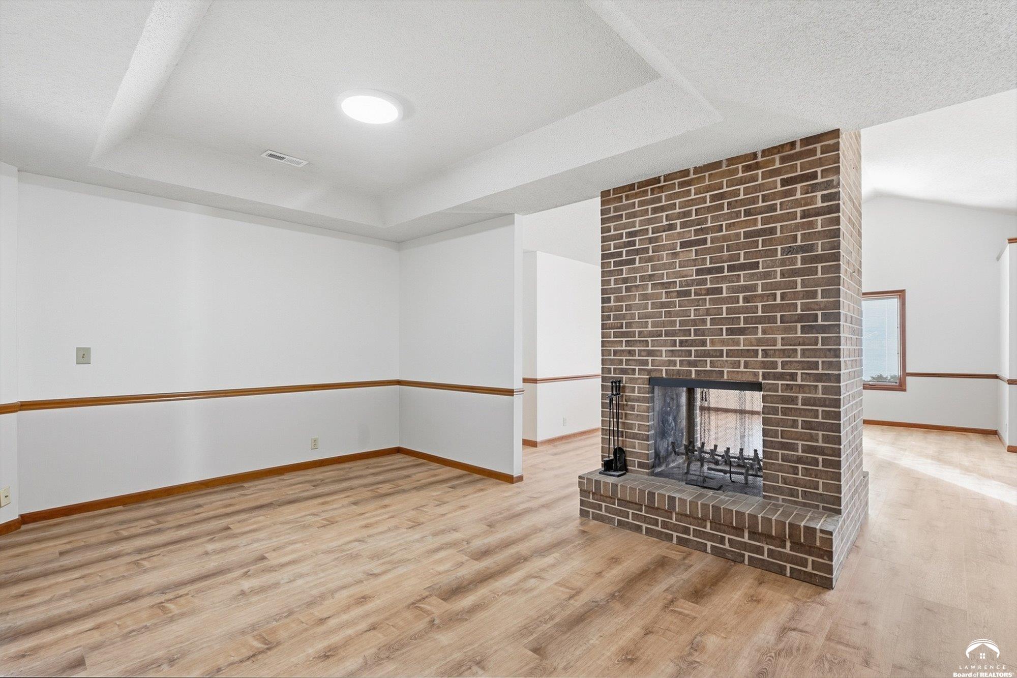 2018 Crossgate Drive Lawrence, KS 66047 - Photo 9 of 33