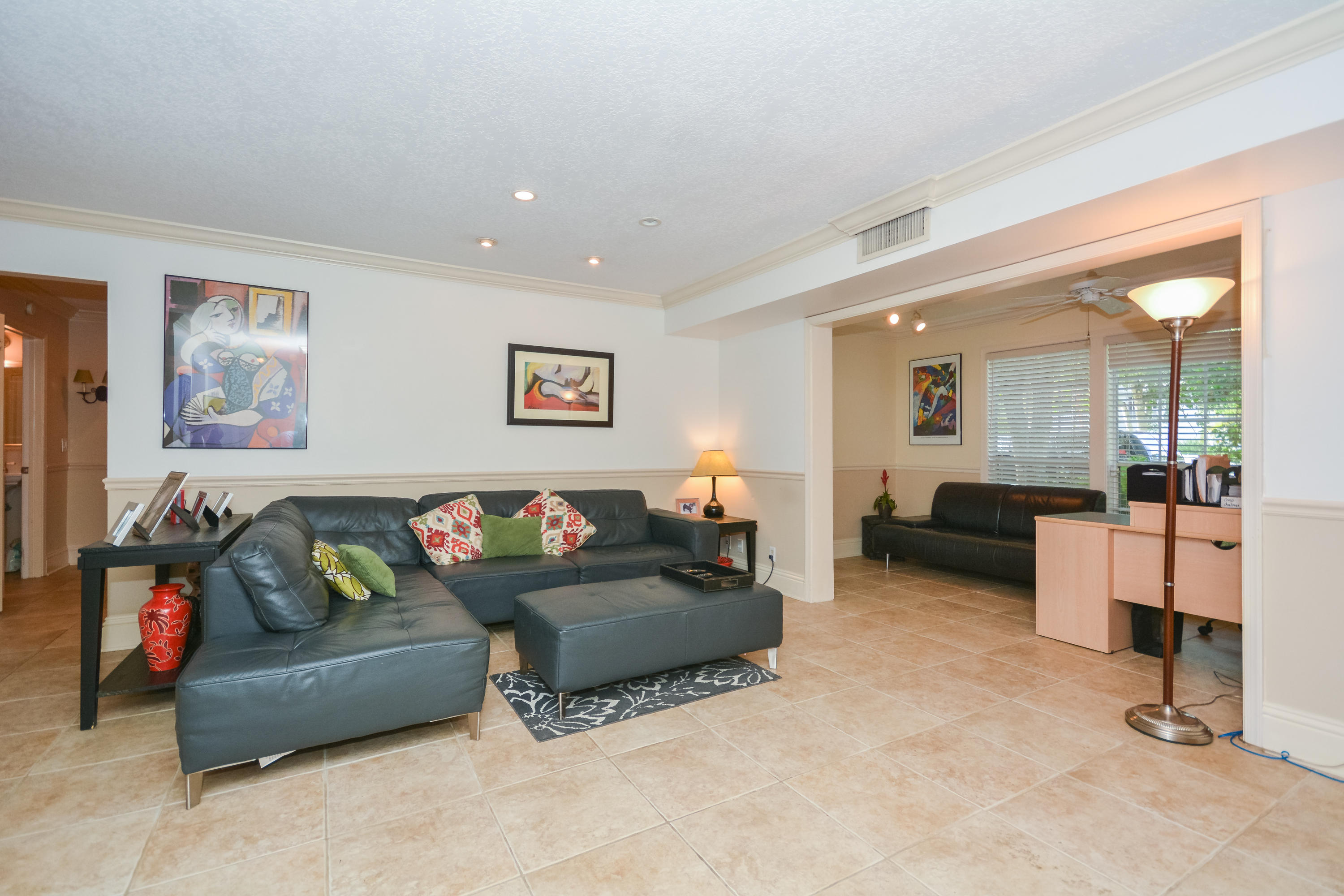 5048 Heatherhill Lane, Unit 3 Boca Raton, FL 33486 - Photo 6 of 19 LIVING ROOM