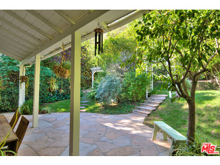 2139 Roscomare Road Los Angeles, CA 90077 - Photo 16 of 21 a view of a backyard with garden
