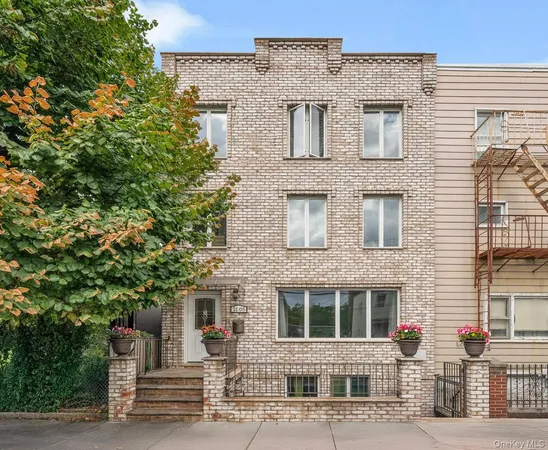 $1,795,000 | 2105 33rd Avenue | Astoria