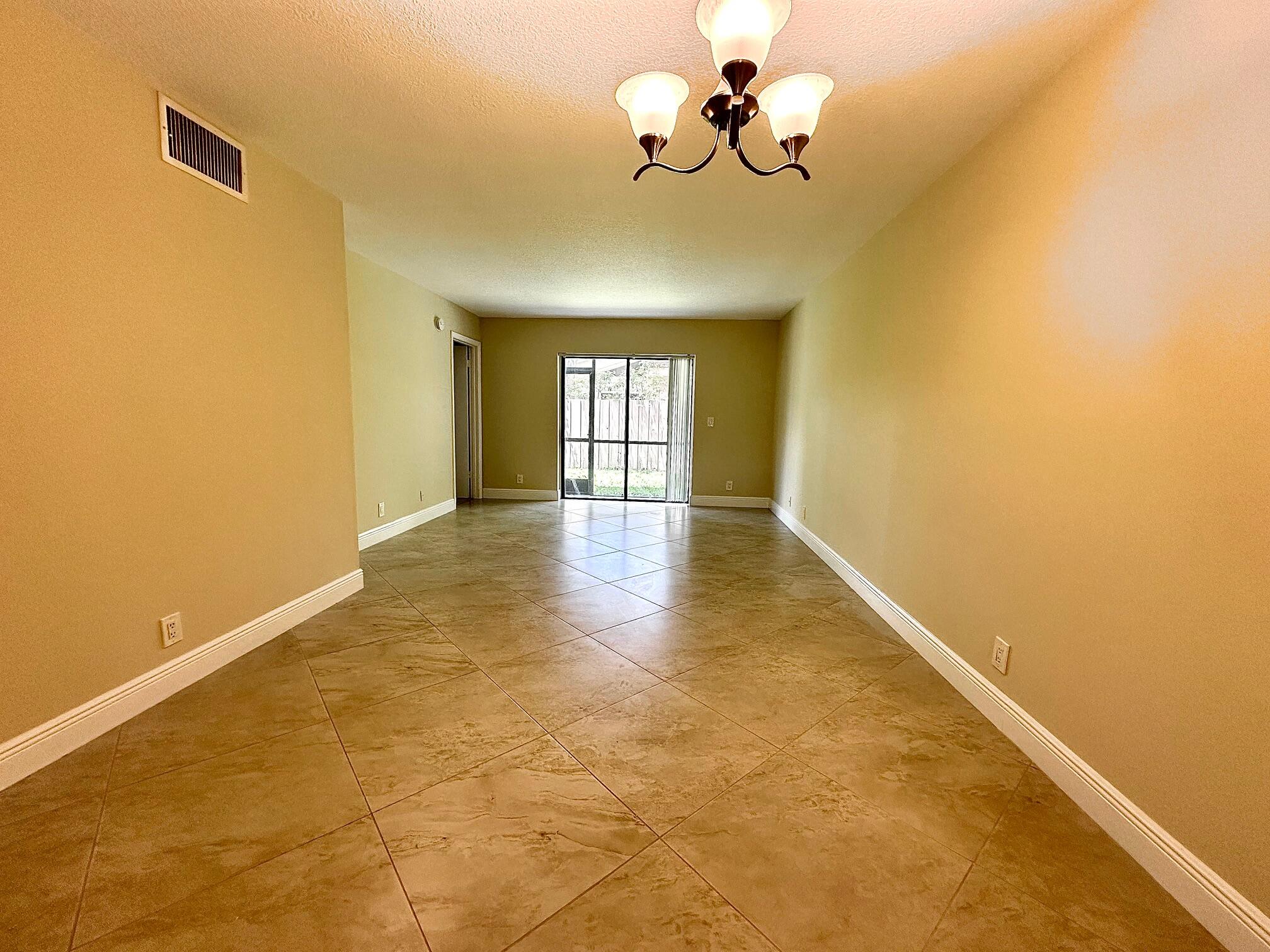 21904 Lake Forest Circle, Unit 101 Boca Raton, FL 33433 - Photo 5 of 11 Living room