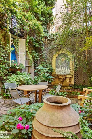 a view of a building entrance