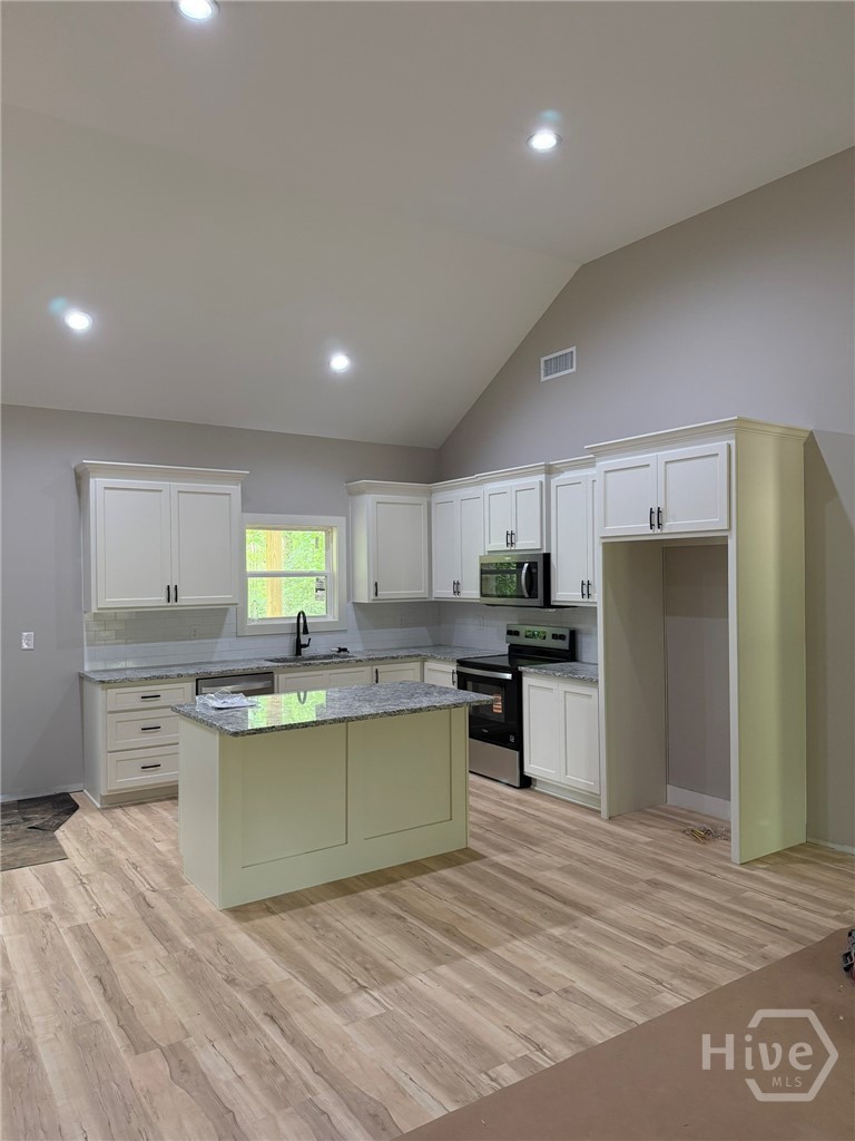 79 South Gholston Extension Comer, GA 30629 - Photo 3 of 17 kitchen
