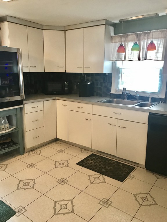 32 Arthur Street Springfield, MA 01104 - Photo 8 of 13