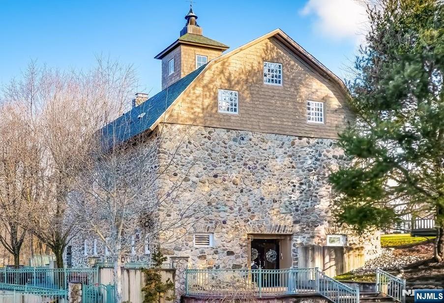 1023 Castle Road Mahwah, NJ 07430 - Photo 6 of 17