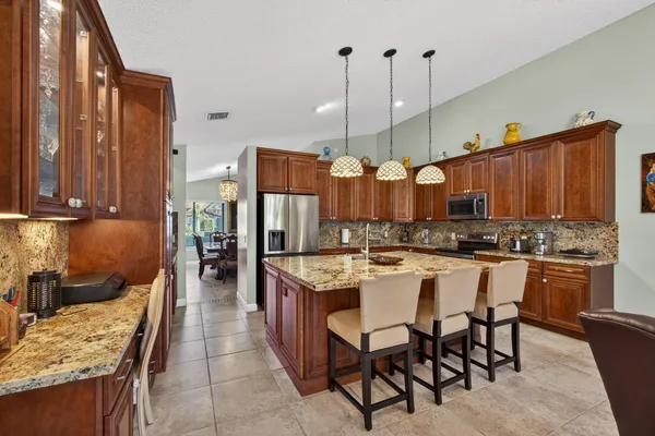 $6,500 | 168 Thornton Drive, Palm Beach Gardens, FL 33418