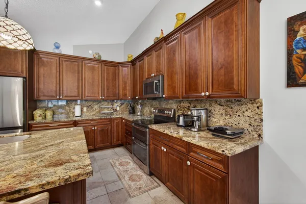 $6,500 | 168 Thornton Drive, Palm Beach Gardens, FL 33418