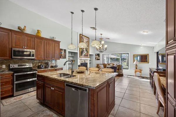 $6,500 | 168 Thornton Drive, Palm Beach Gardens, FL 33418