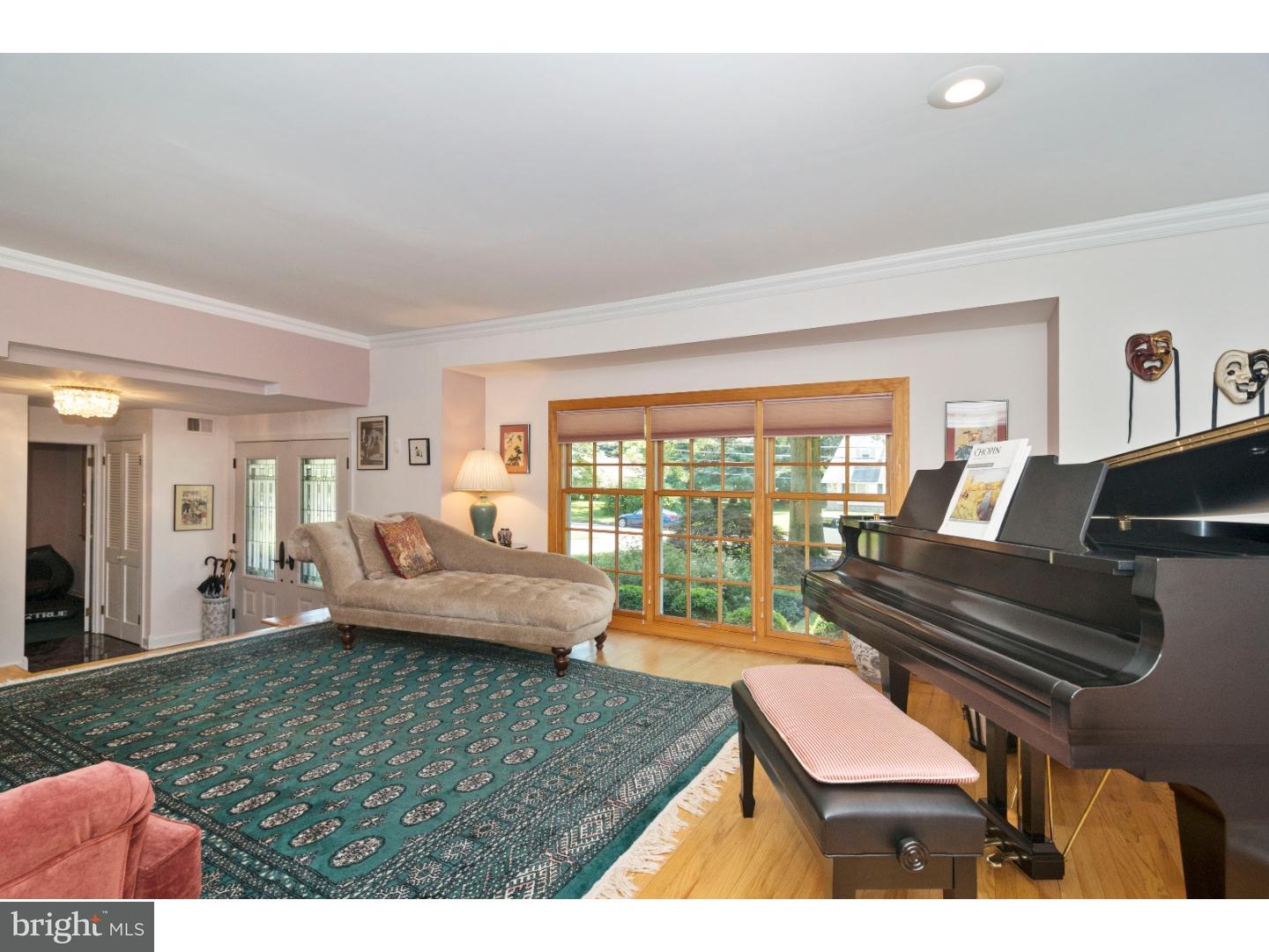 311 Michael Road Yardley, PA 19067 - Photo 7 of 25 Living Room