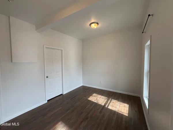 $2,725 | 346 Madison Avenue, Unit 3, Albany, NY 12210