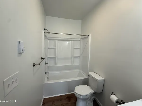 $2,725 | 346 Madison Avenue, Unit 3, Albany, NY 12210