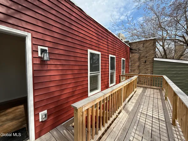 $2,725 | 346 Madison Avenue, Unit 3, Albany, NY 12210